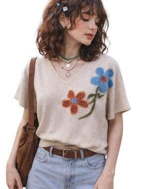 Aaeda Cream Knit
Top w/ Felt Floral Appliqué V-Neck
Soft Cozy Sweater